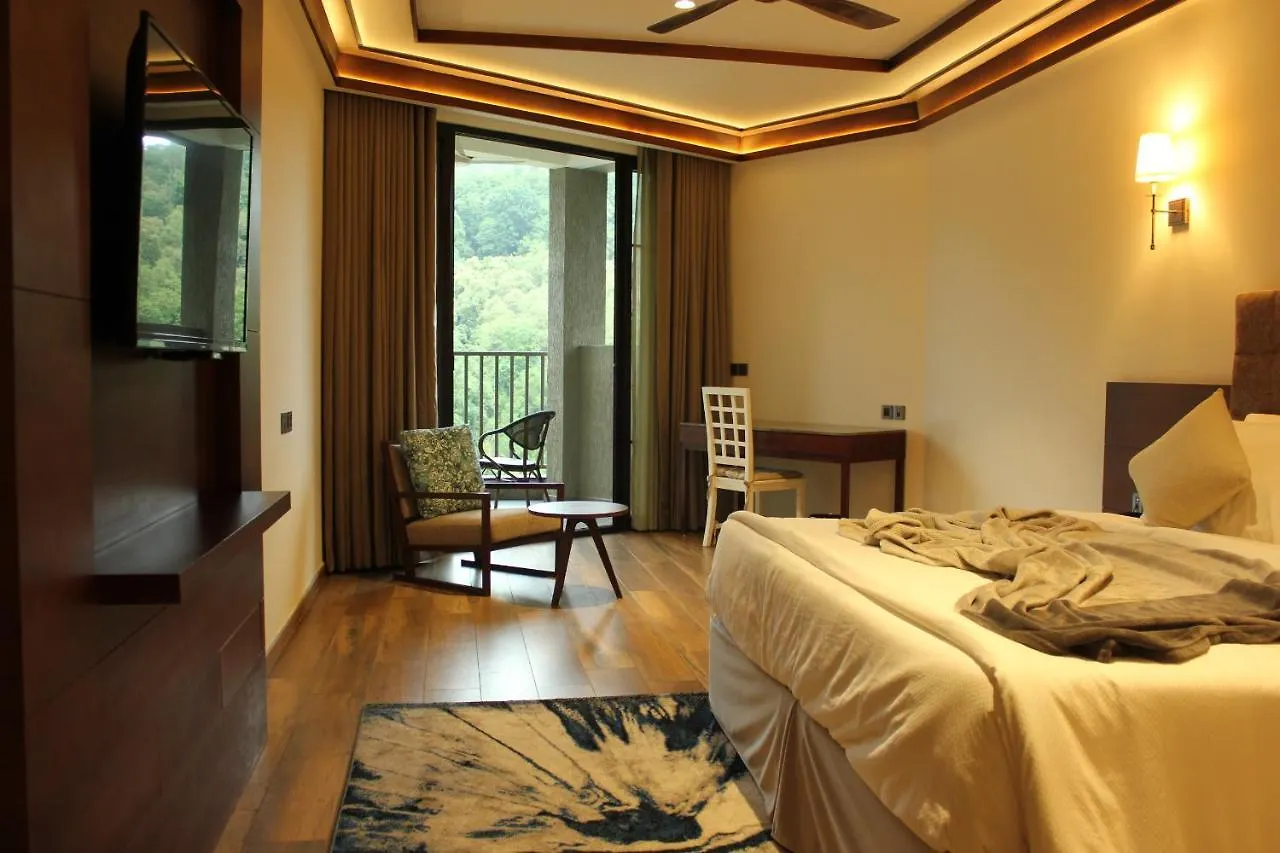 Niraamaya Retreats Samroha Athirappilly 5*,